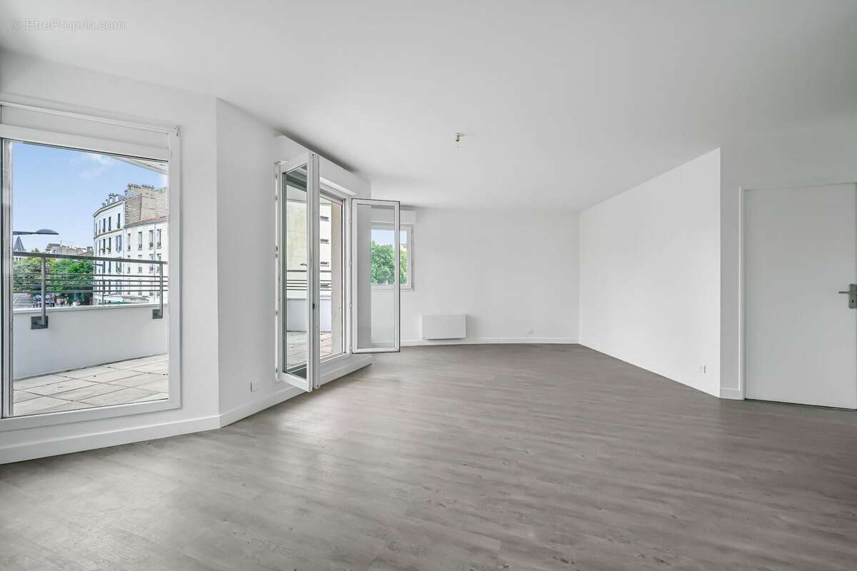 Séjour Droite - Appartement à SAINT-DENIS