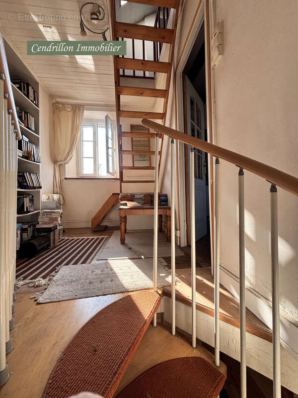 Maison en pierres, 80m2, deux chambres, grand jardin et dépendance. - photo 11