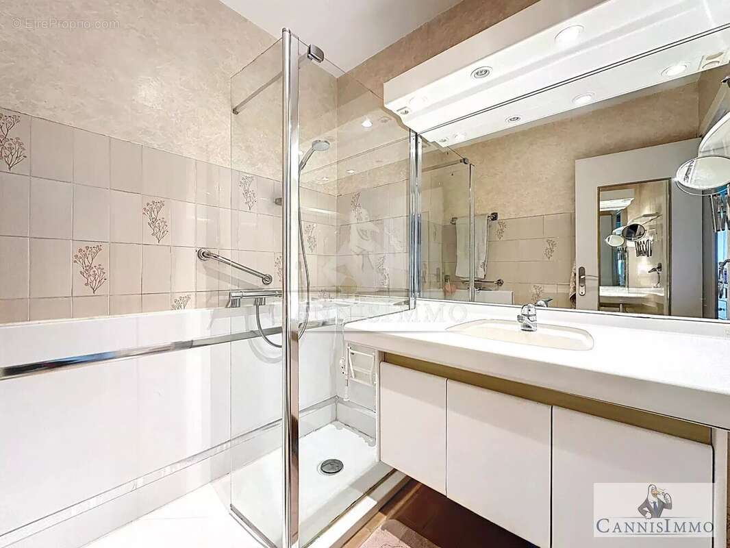 Appartement à MANDELIEU-LA-NAPOULE