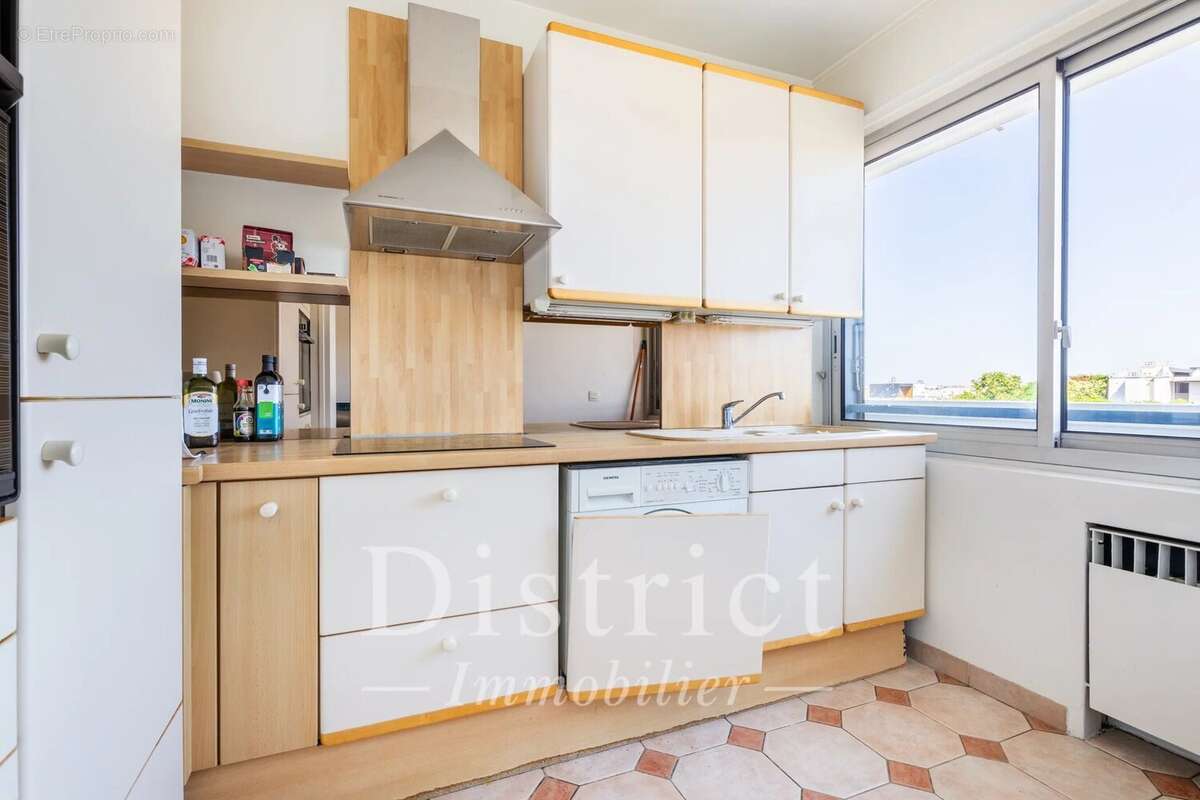 Appartement à PARIS-16E