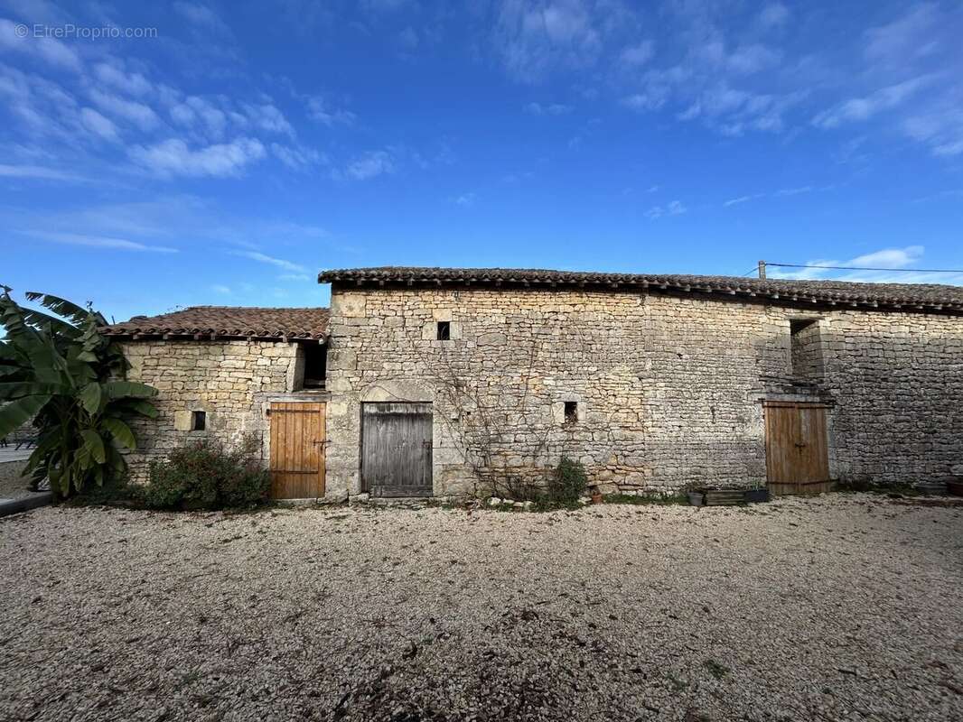 Maison à LIMALONGES