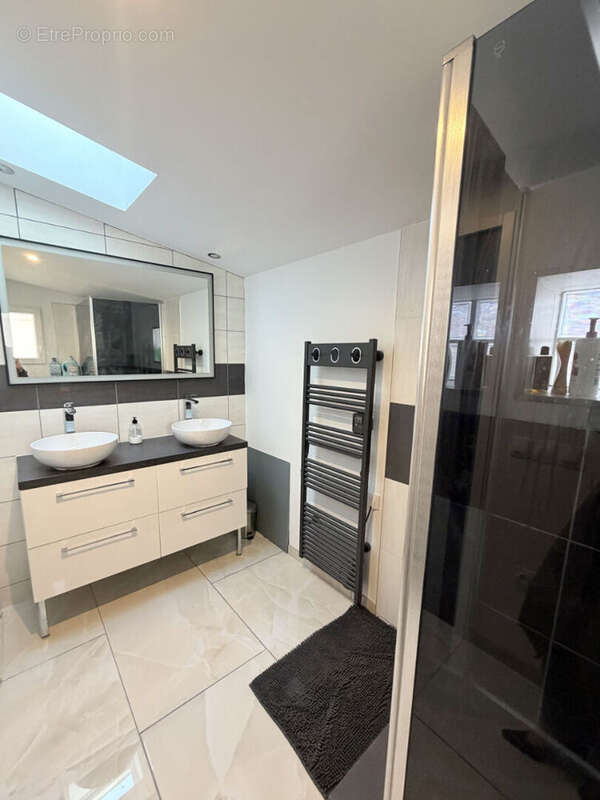 Maison à SAINT-MITRE-LES-REMPARTS