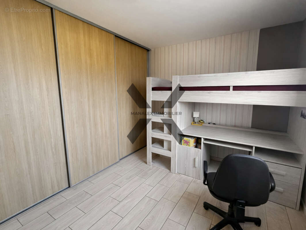 Maison à SAINT-GERMAIN-LESPINASSE