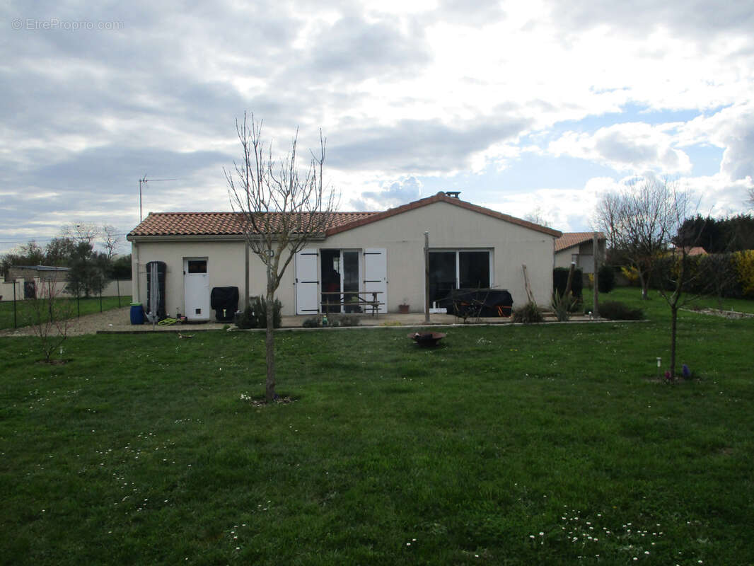 Maison à AMBERRE