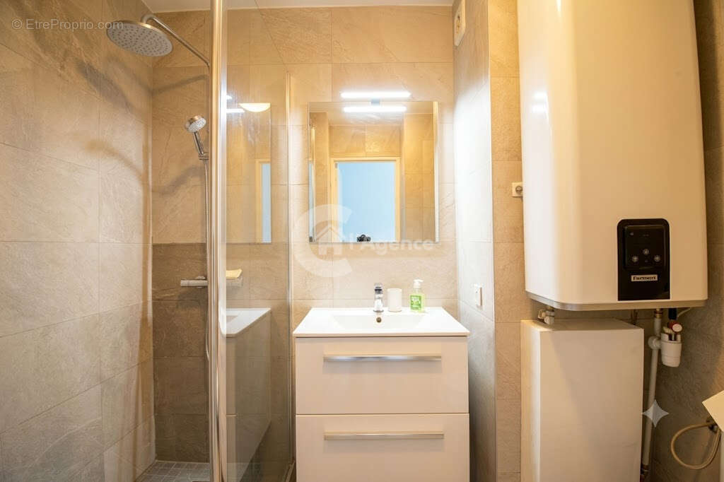 Appartement à VALLAURIS