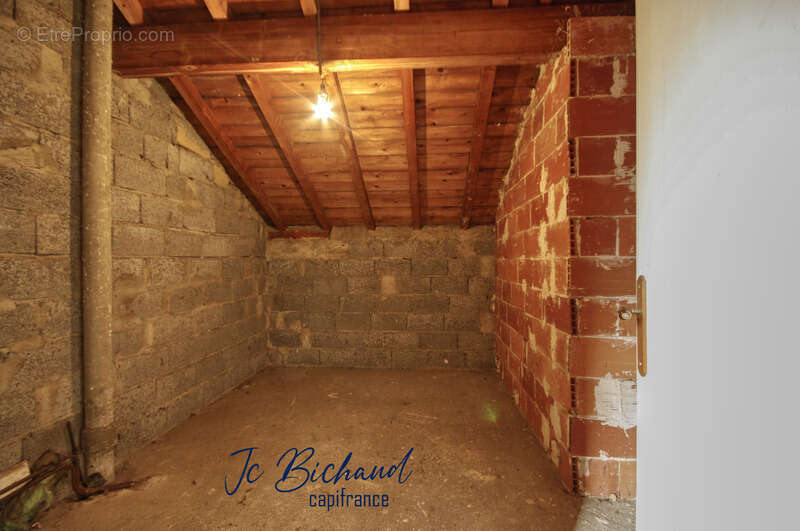 Maison à COLLONGES-AU-MONT-D'OR