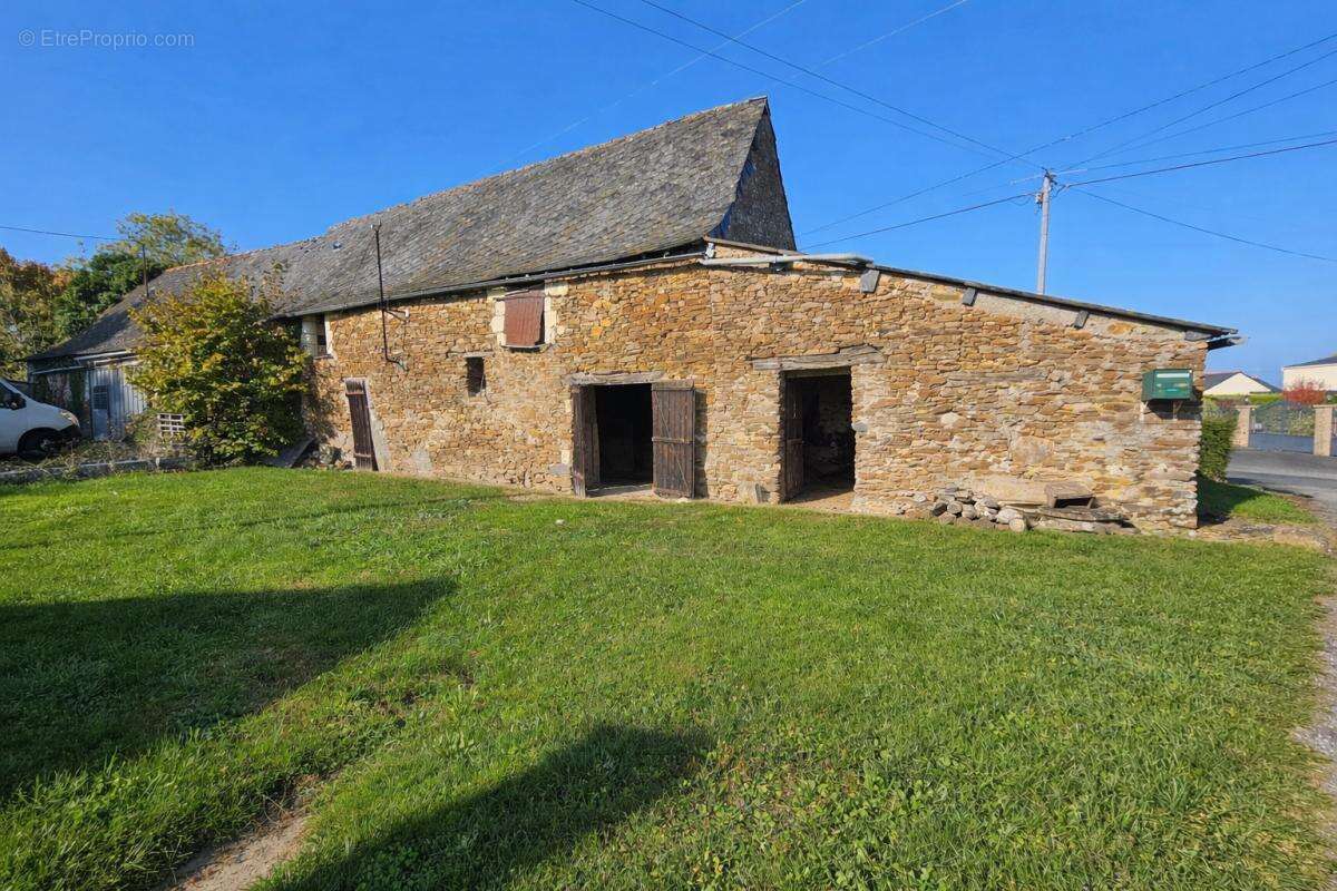 Maison à POUILLE-LES-COTEAUX