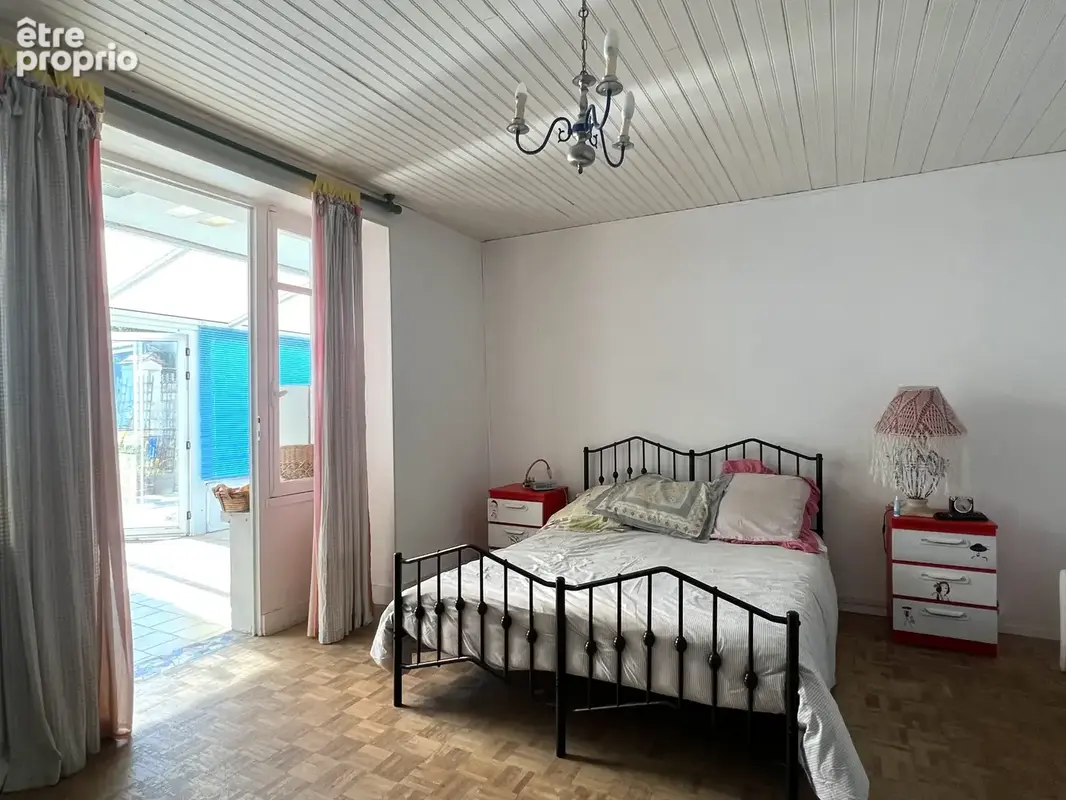 VICQ-SUR-GARTEMPE   Maison avec beaux volumes et potentiel de division - photo 6