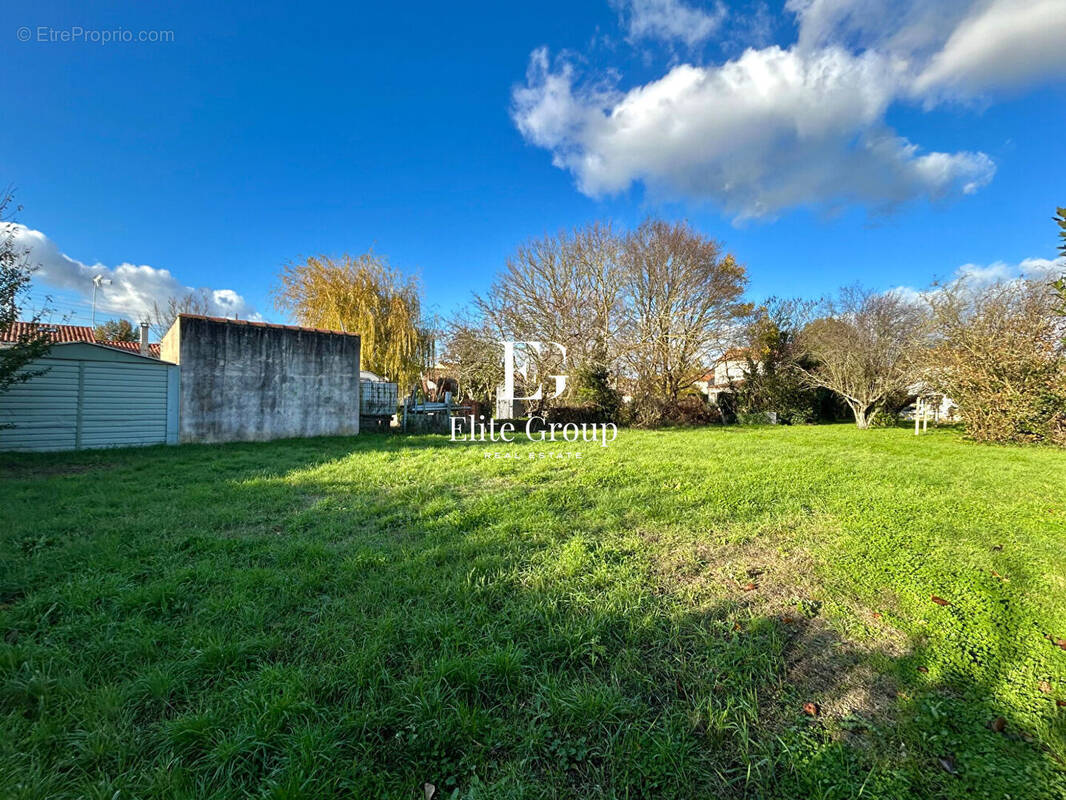 Terrain à ROCHEFORT