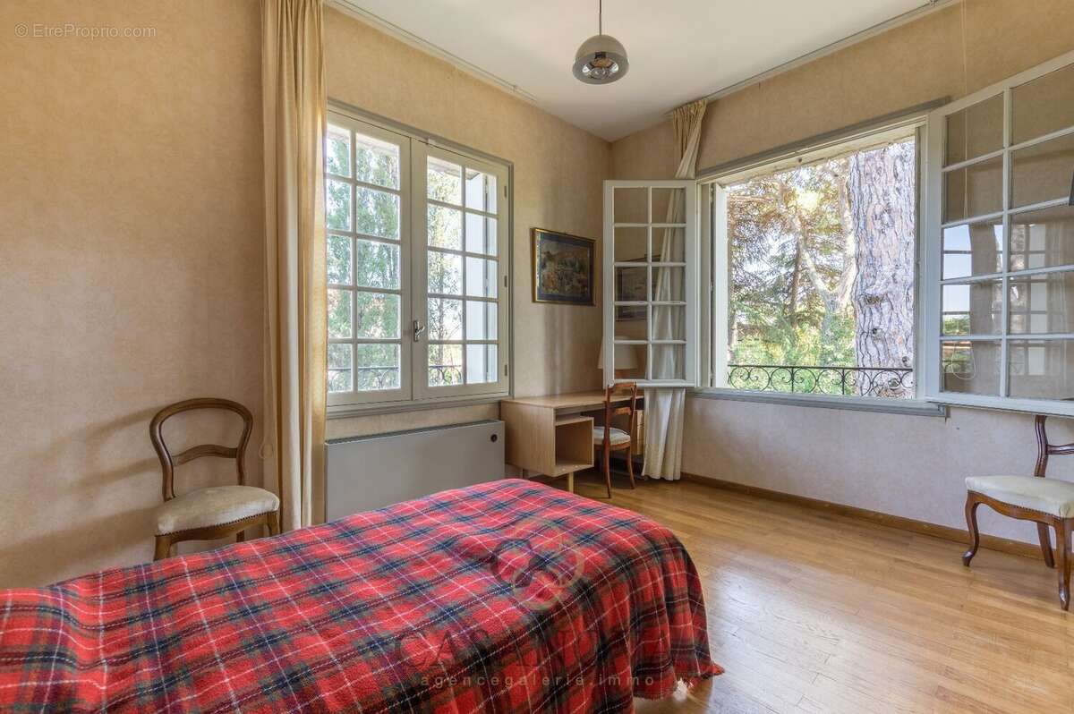 Maison familiale de plus de 270 m² avec parc arboré de 3 000 m² aux Arceaux à Montpellier - photo 27