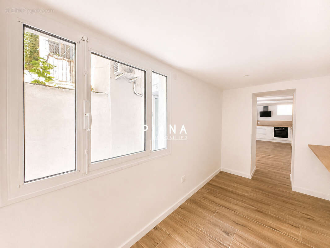 Appartement à MARSEILLE-5E