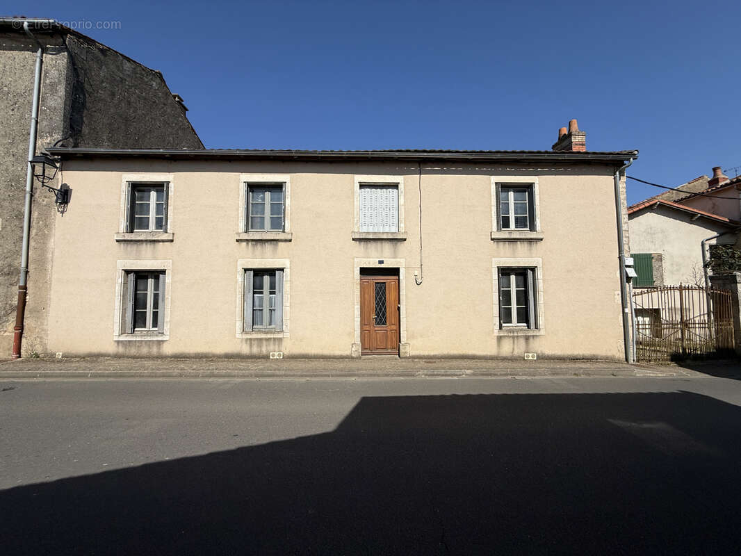 Maison à LA VILLEDIEU-DU-CLAIN