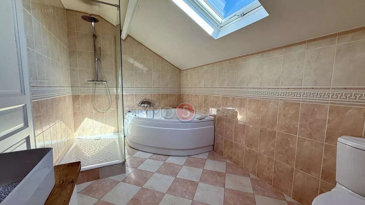 Appartement à LES PAVILLONS-SOUS-BOIS