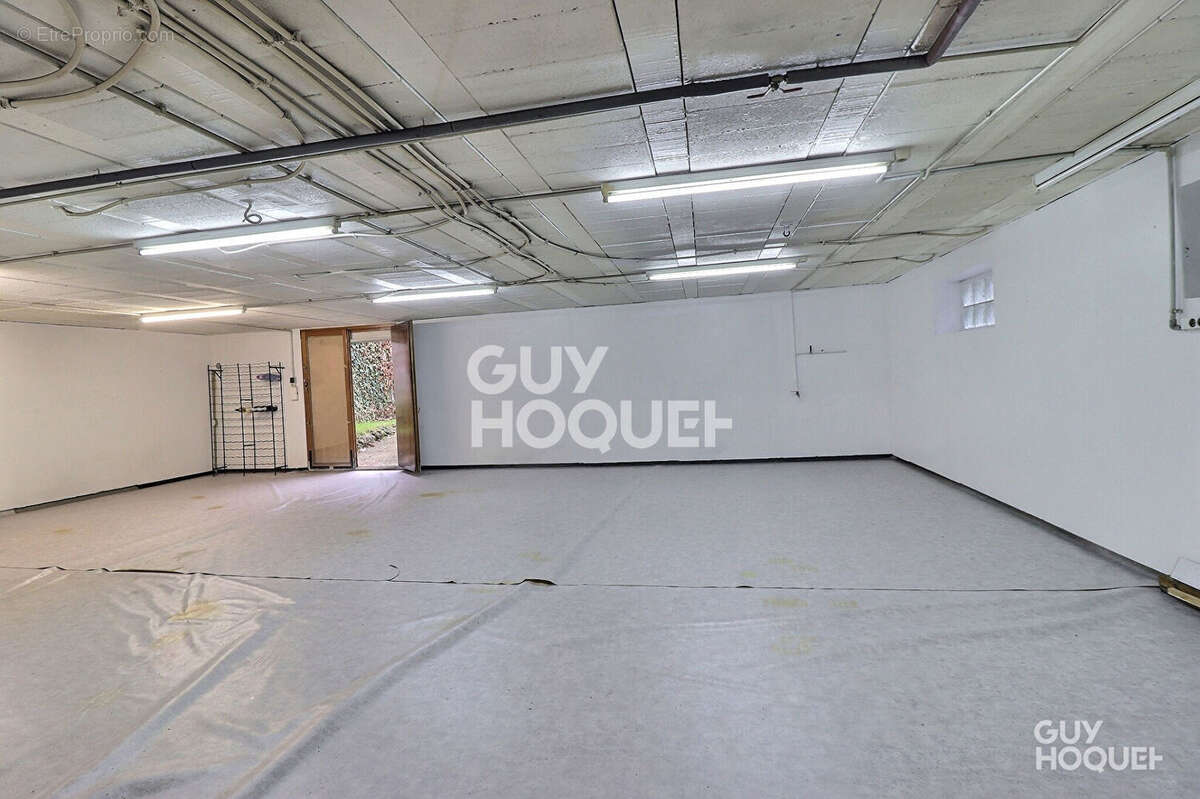 Maison à SAINTE-GENEVIEVE-DES-BOIS