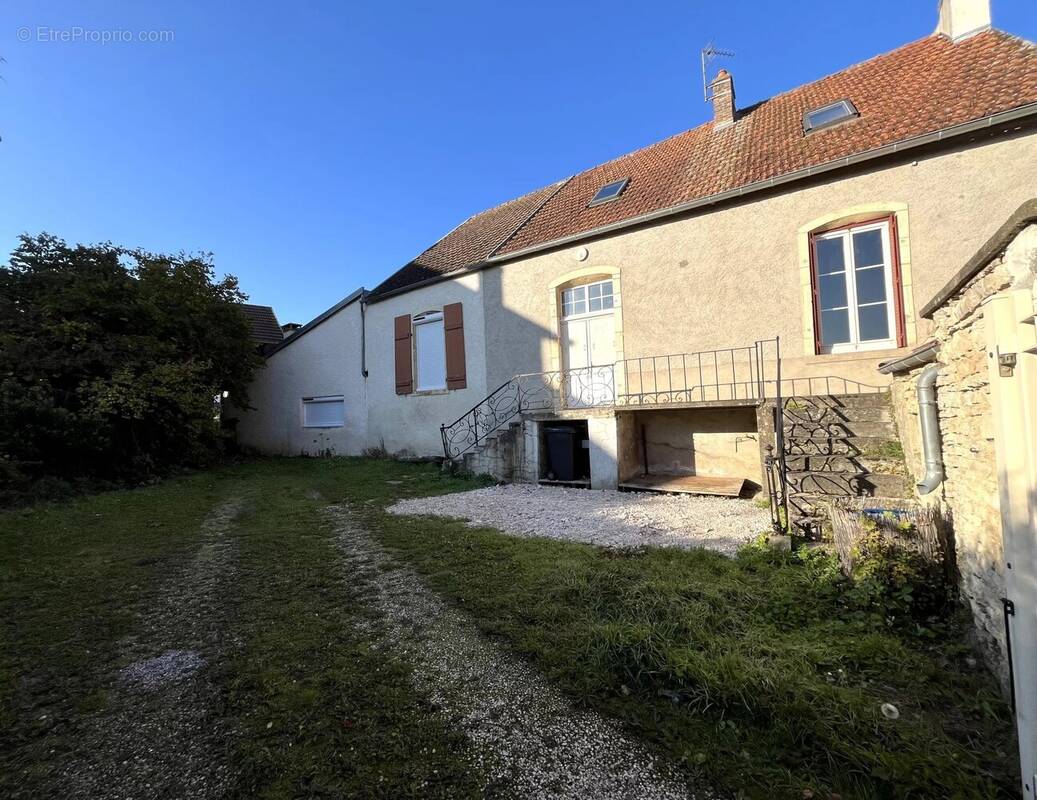 Maison à FLEUREY-SUR-OUCHE
