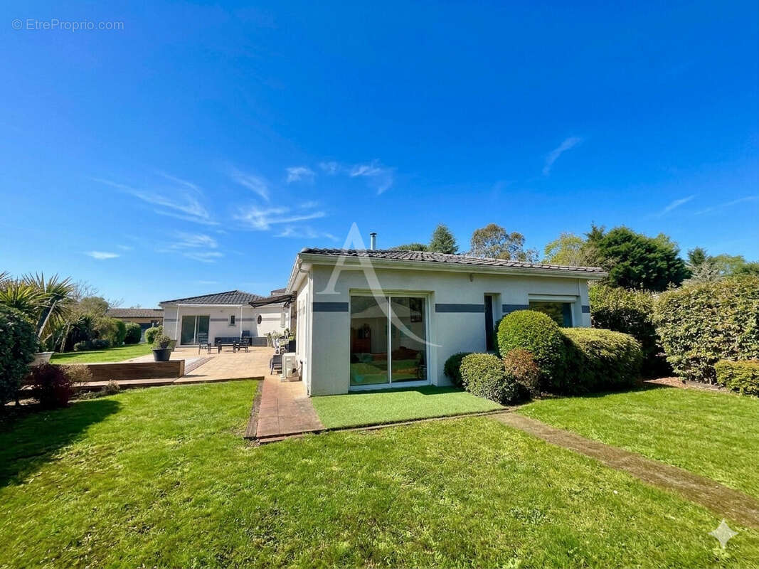 Maison à SAINT-JEAN-D'ILLAC