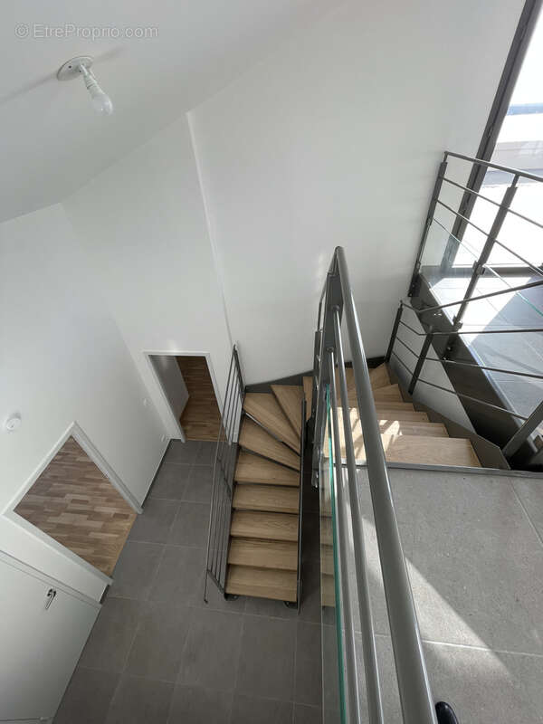 Appartement à LA TOUR-DE-SALVAGNY