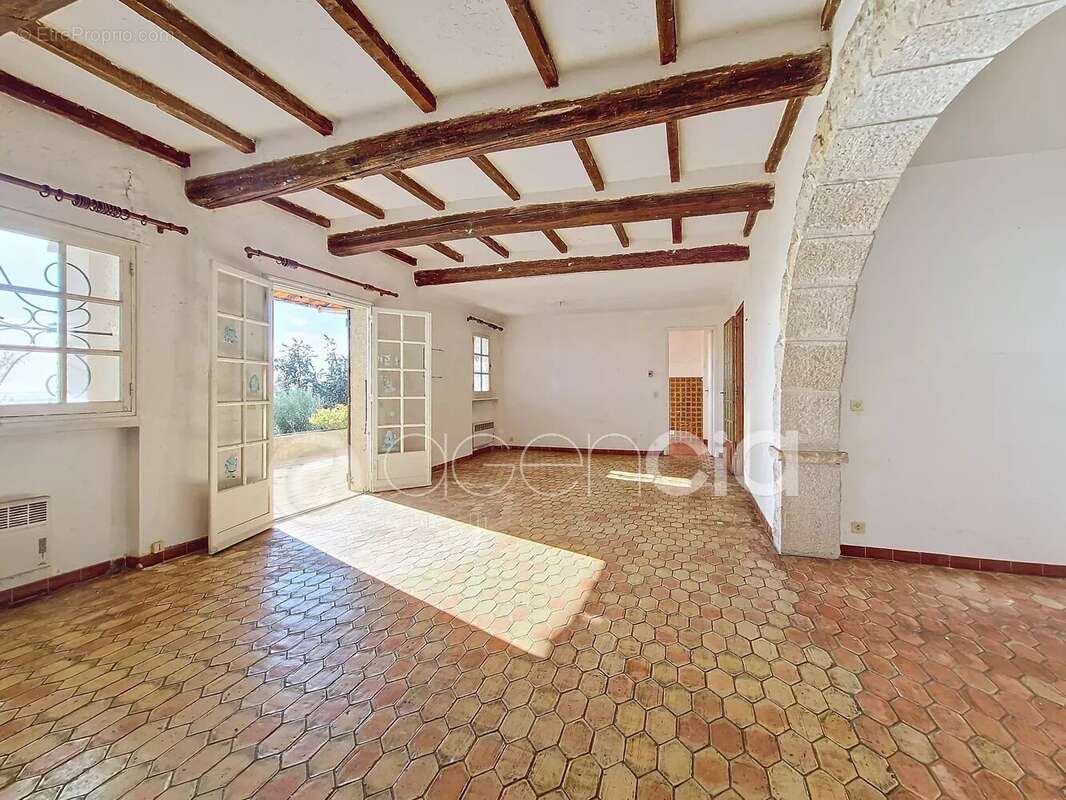 Maison à TOURRETTES-SUR-LOUP