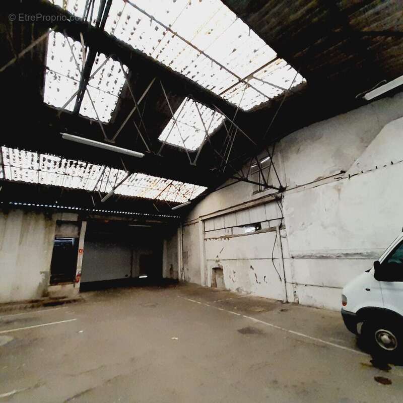 Commerce à VILLENEUVE-SUR-YONNE