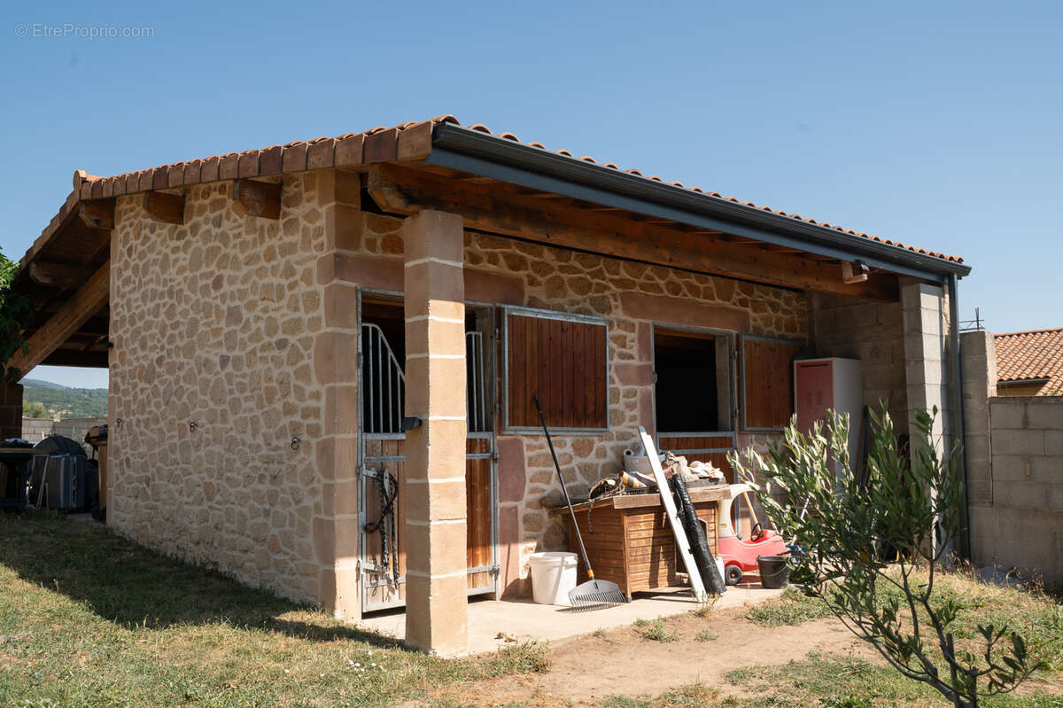 Maclas - Villa d'architecte haut de gamme avec piscine et dépendances - photo 21