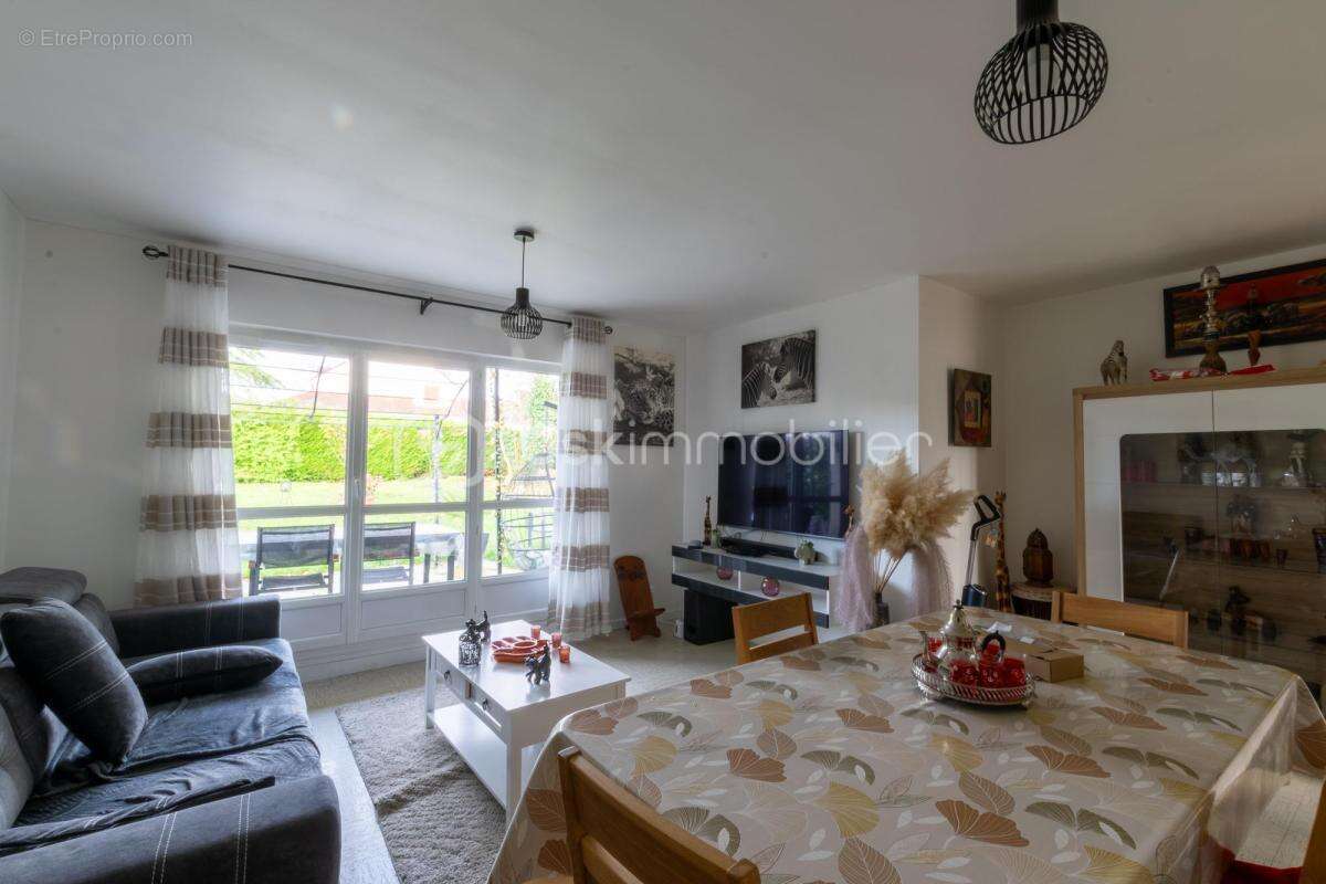 Maison à LES BORDES