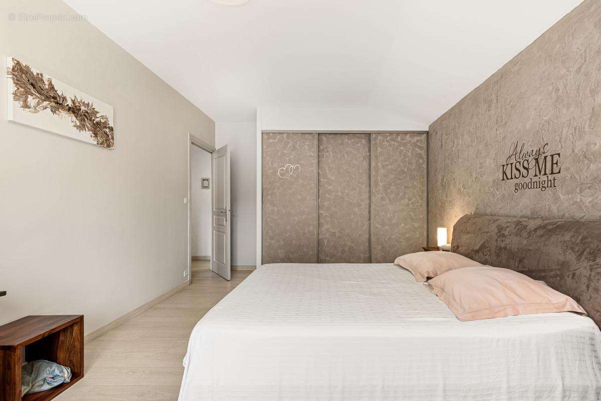 Maison à ROQUEFORT-LES-PINS