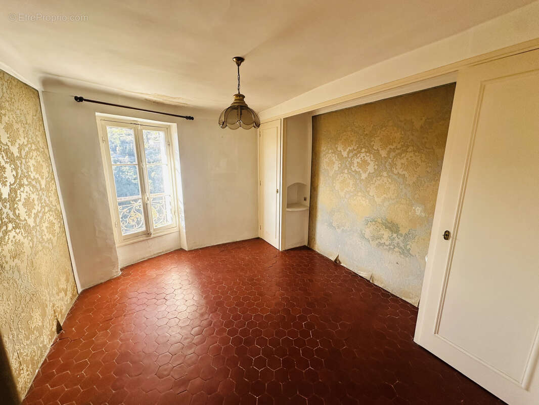 Appartement à TOURRETTES-SUR-LOUP