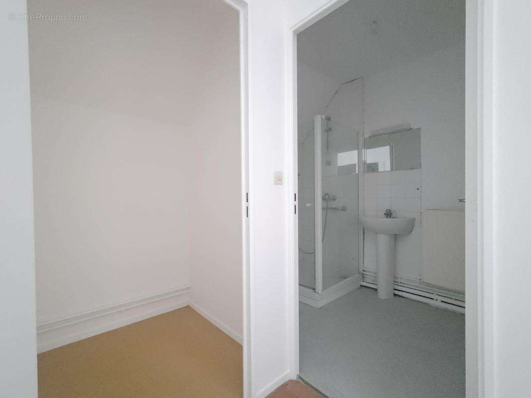 Appartement à BORNEL