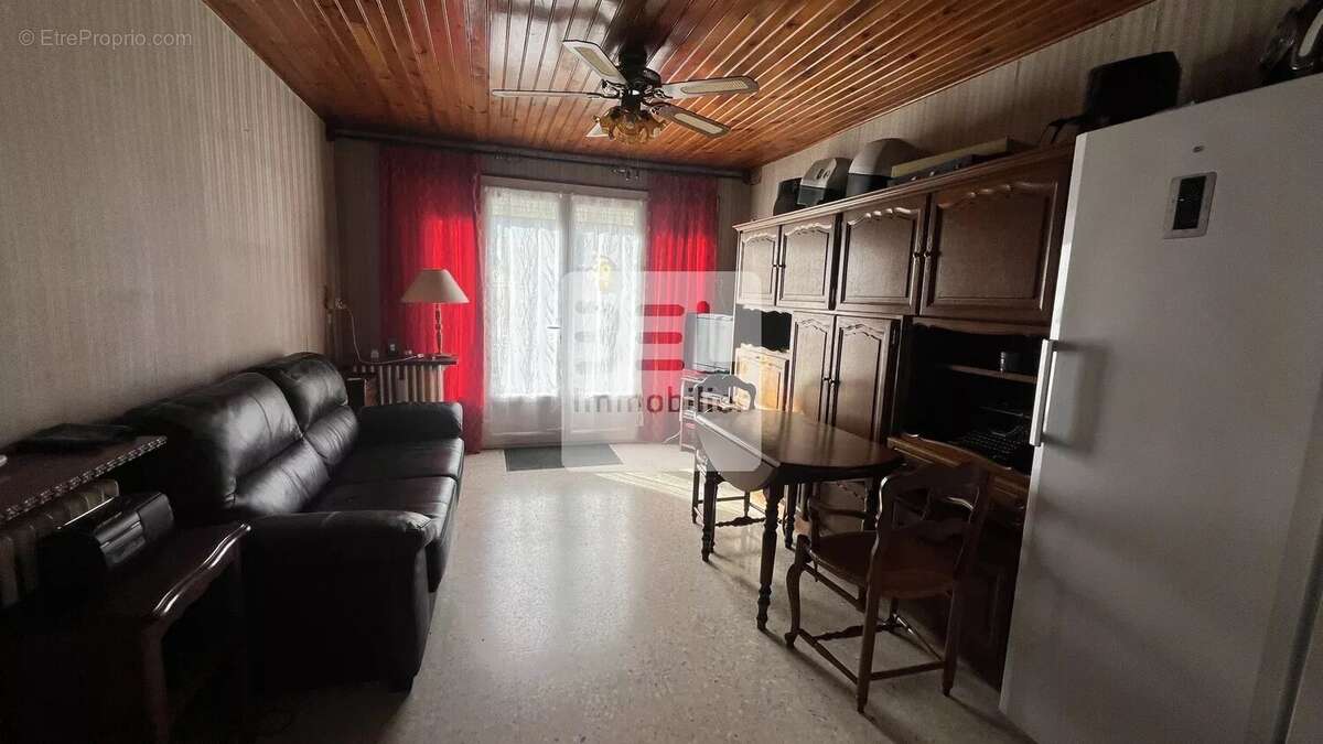 Maison à LAUDUN-L'ARDOISE