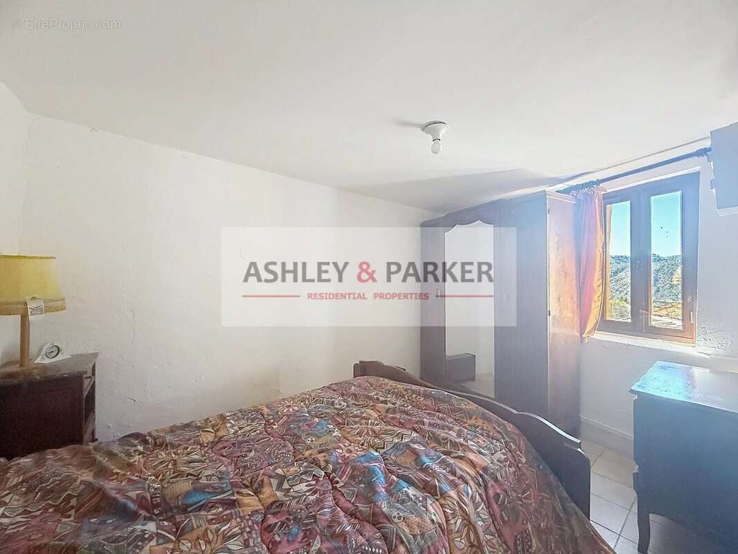 Appartement à SAUSSES