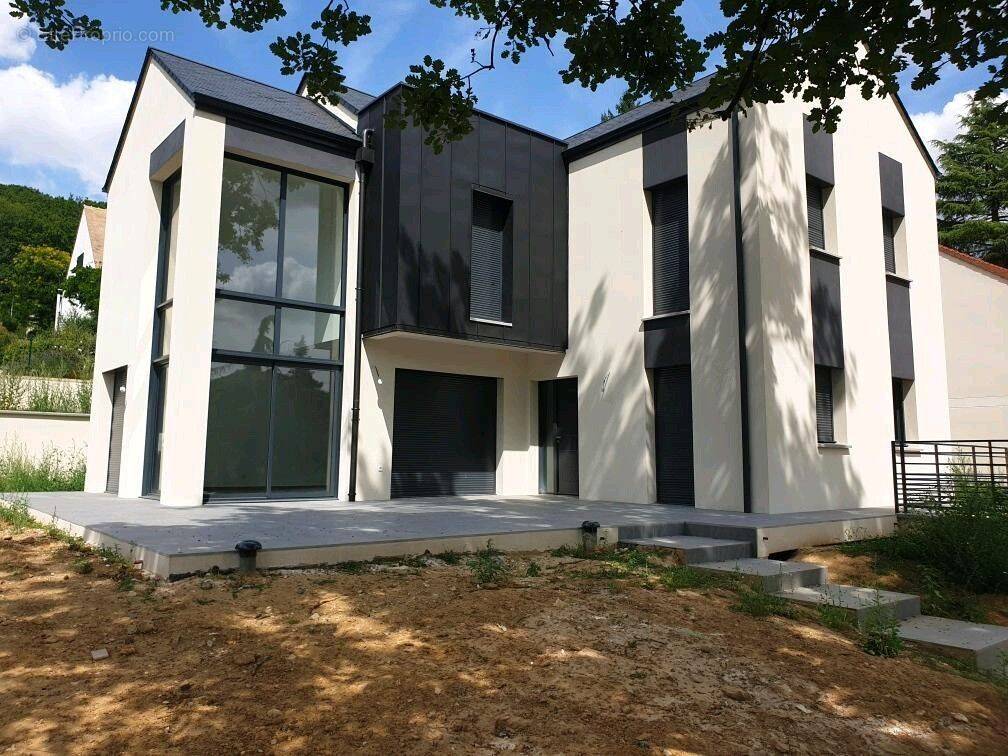 Terrain à CARRIERES-SUR-SEINE