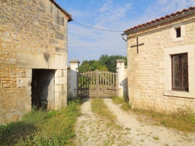 Maison à GARAT