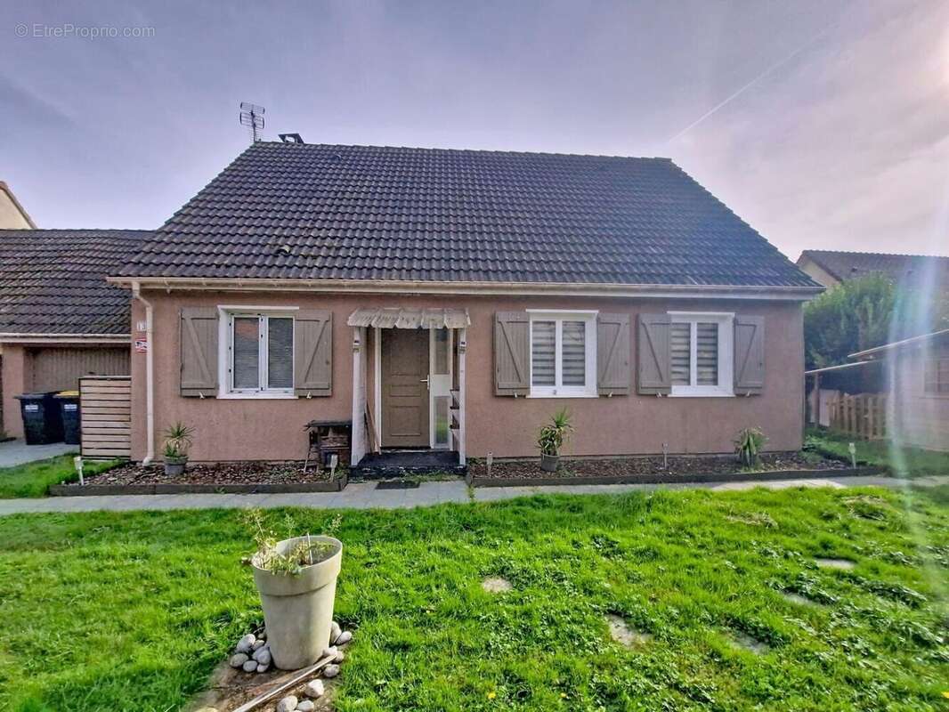 59311330d.jpg - Maison à ETREPAGNY