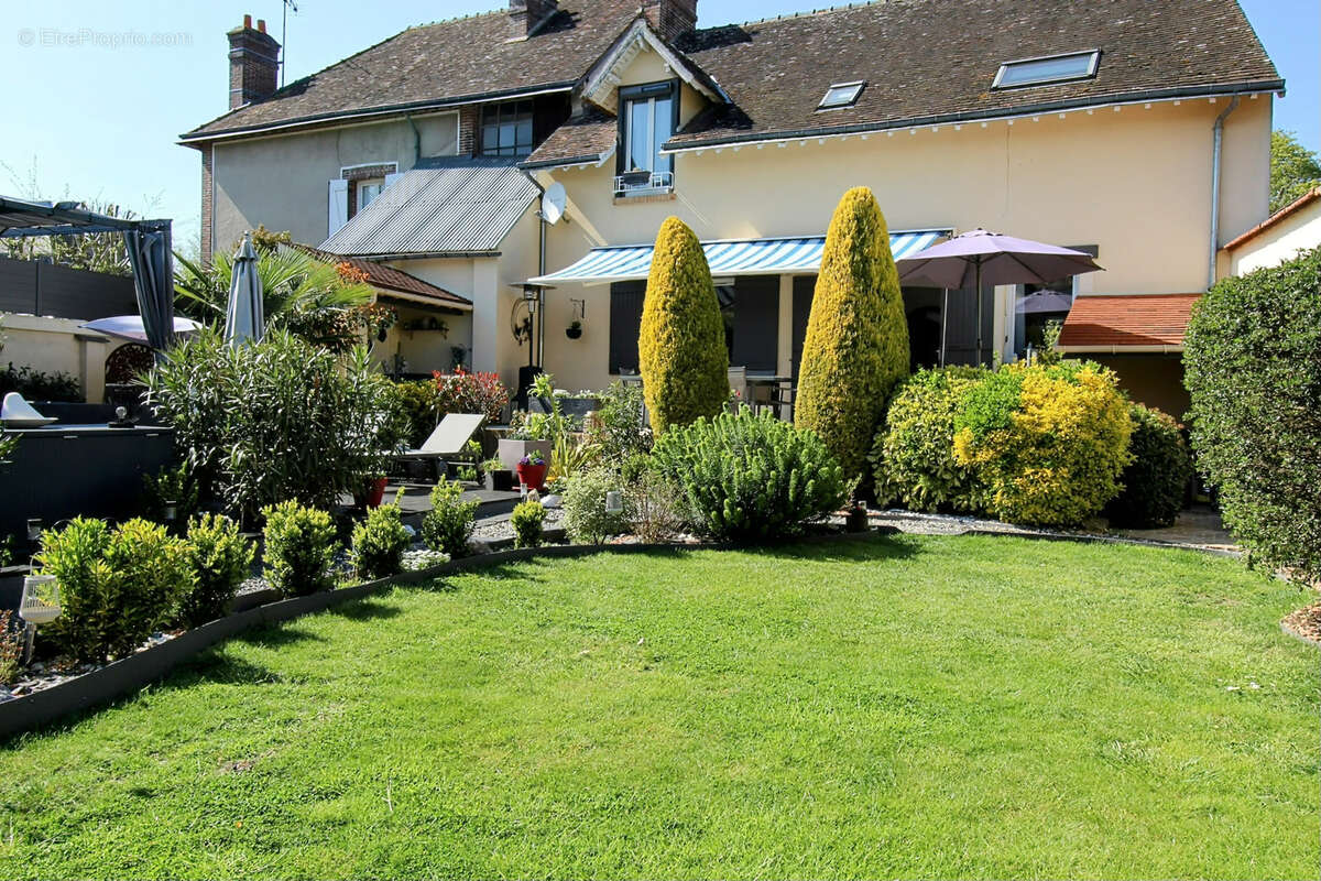 HOUDAN 20 mn - Maison de ville - photo 4
