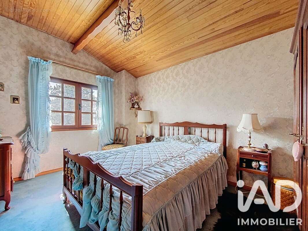 Maison 136 m² à Le Tuzan  - photo 8