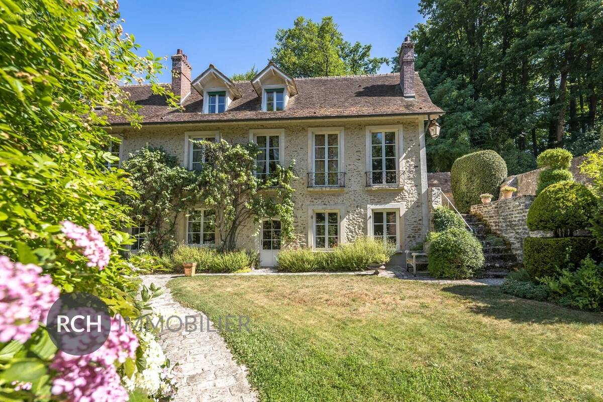 Rare propriété ancienne nichée au coeur d’un somptueux parc boisé - photo 2