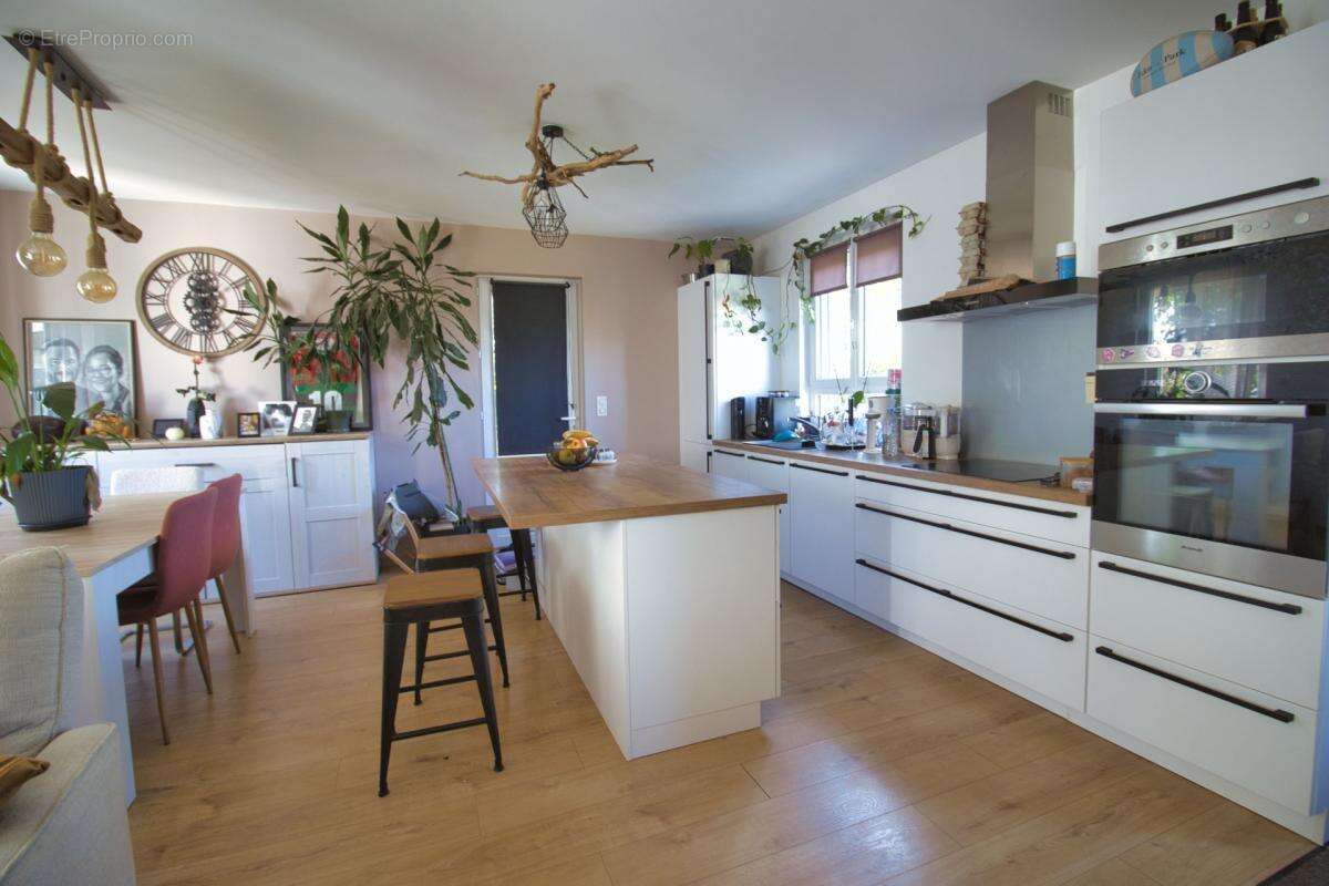 Maison 70 m² à Mauriac  - photo 4