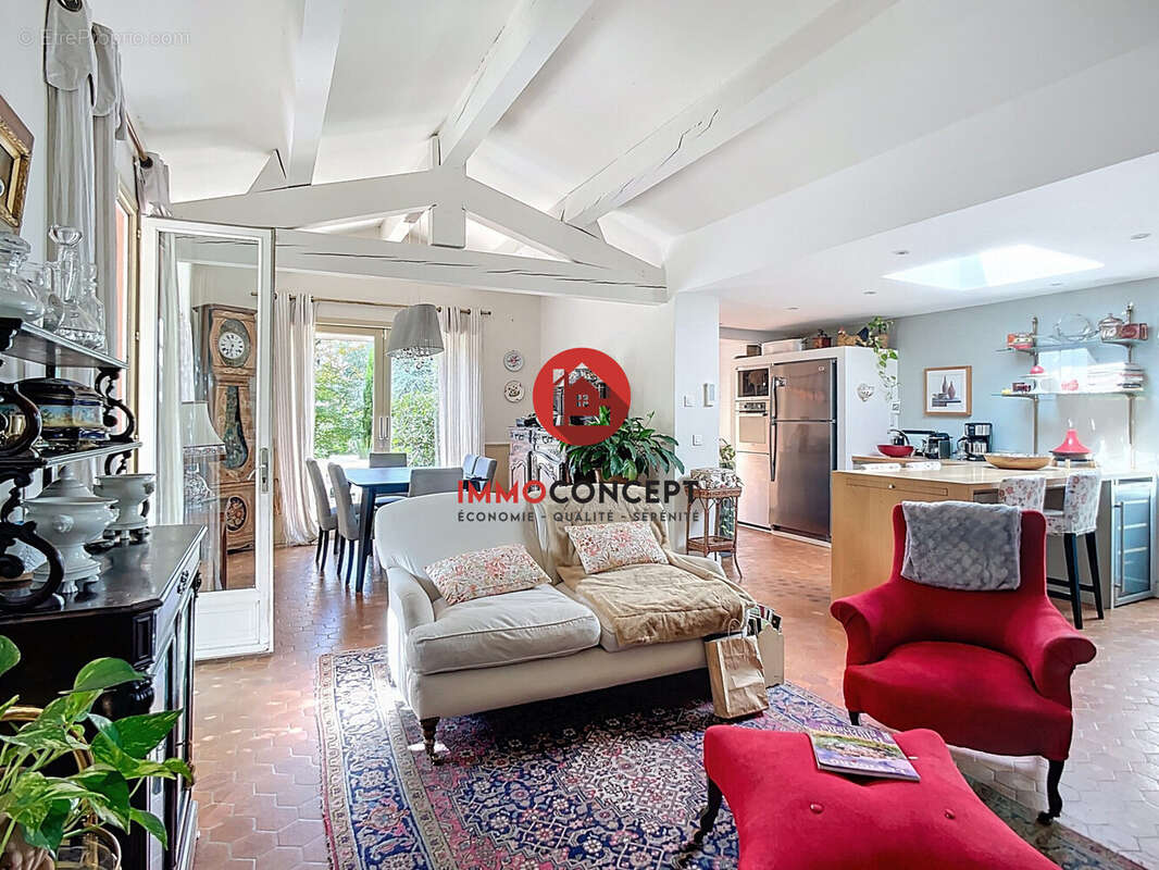 Maison 180 m² à Villeneuve-Les-Avignon  - photo 3
