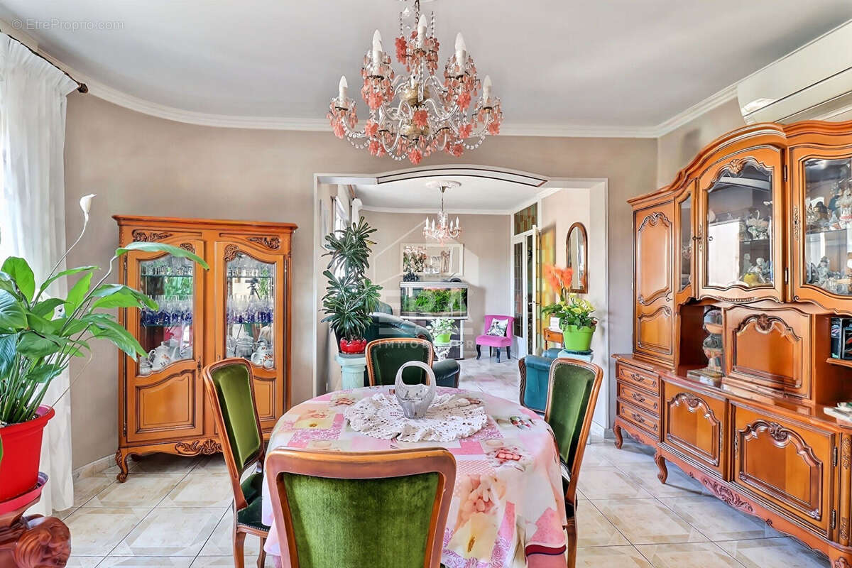 Appartement à MARSEILLE-5E