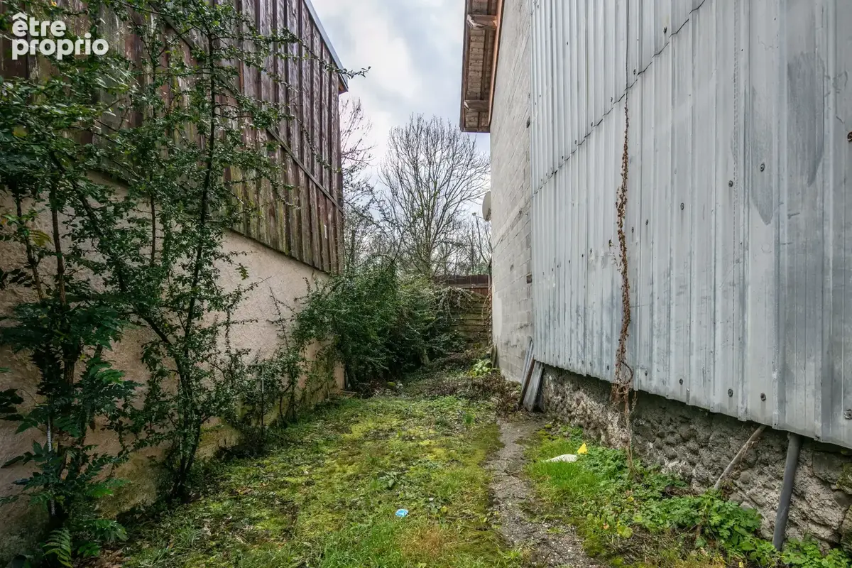 Grange constructible a renover avec jardin - sainte helene du lac - photo 4