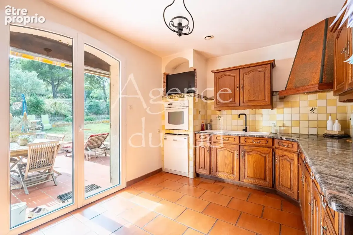 LA CIOTAT ? FIGUEROLLES / MUGEL - Villa type 4/5 de 160m² avec jardin et garage. - photo 7