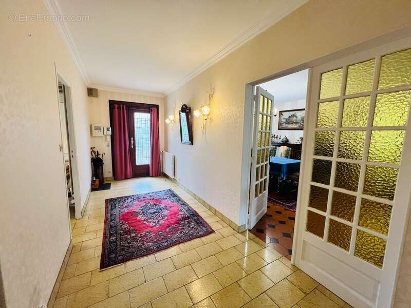 Maison 153m² - 5 chambres -sous sol - Jardin - Châtellerault - photo 2
