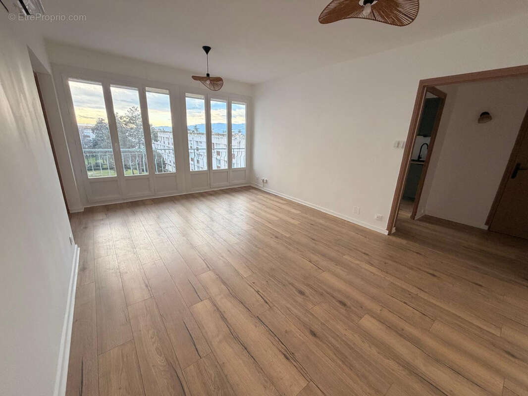 Appartement à GUILHERAND-GRANGES