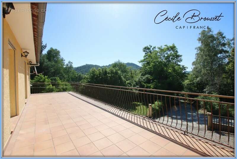 Belle villa de 2002 avec grand terrain et grand garage  SAINT LAURENT DE CERDANS (66) - photo 3