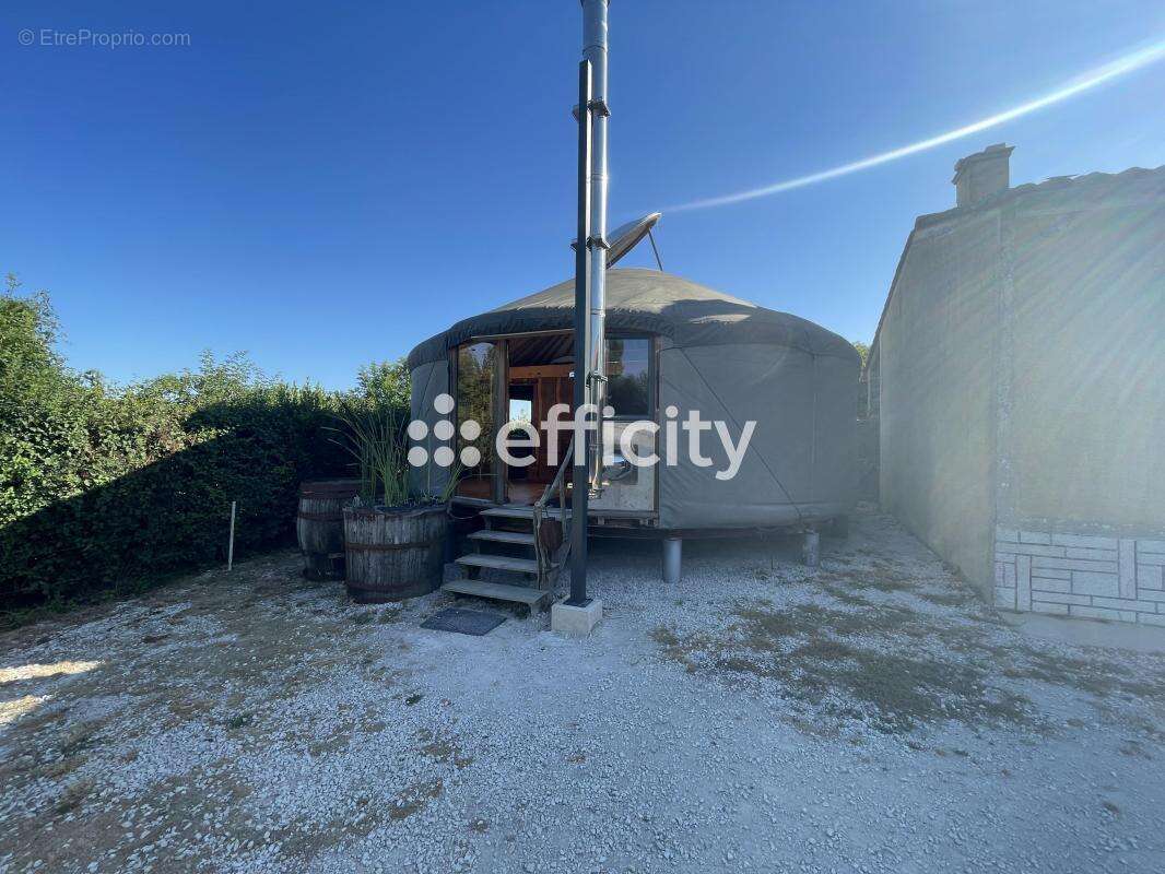 Maison à AUGE-SAINT-MEDARD