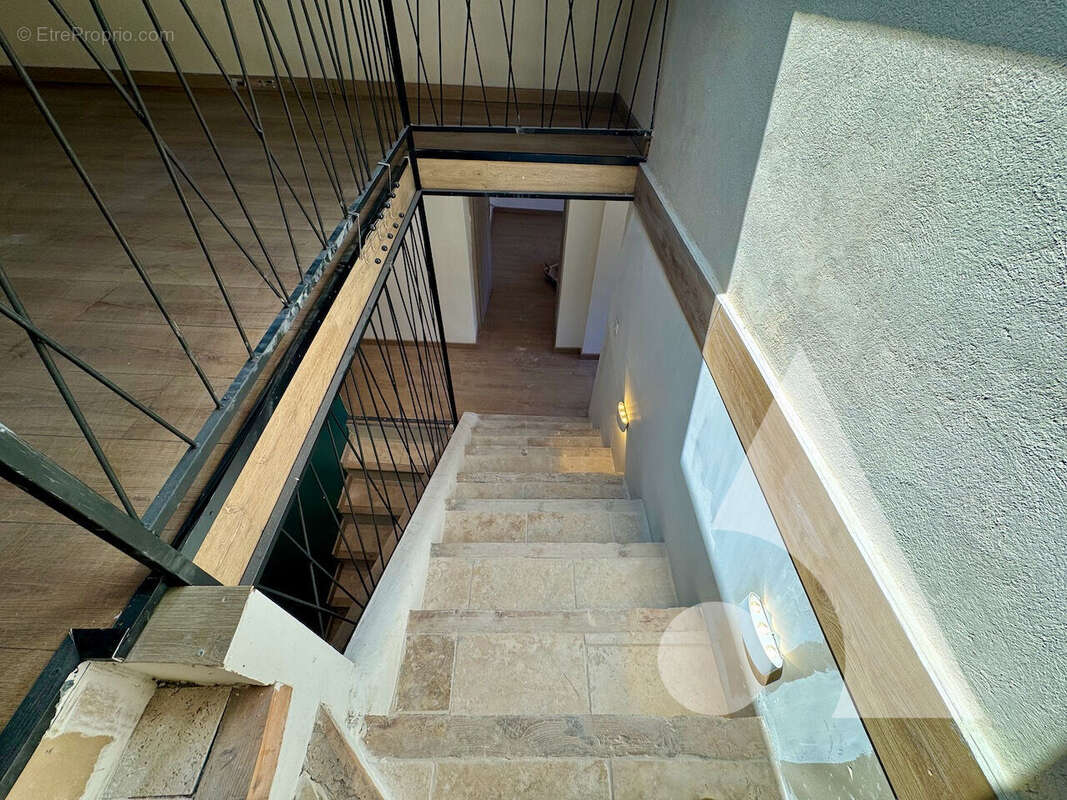 Appartement à COTIGNAC