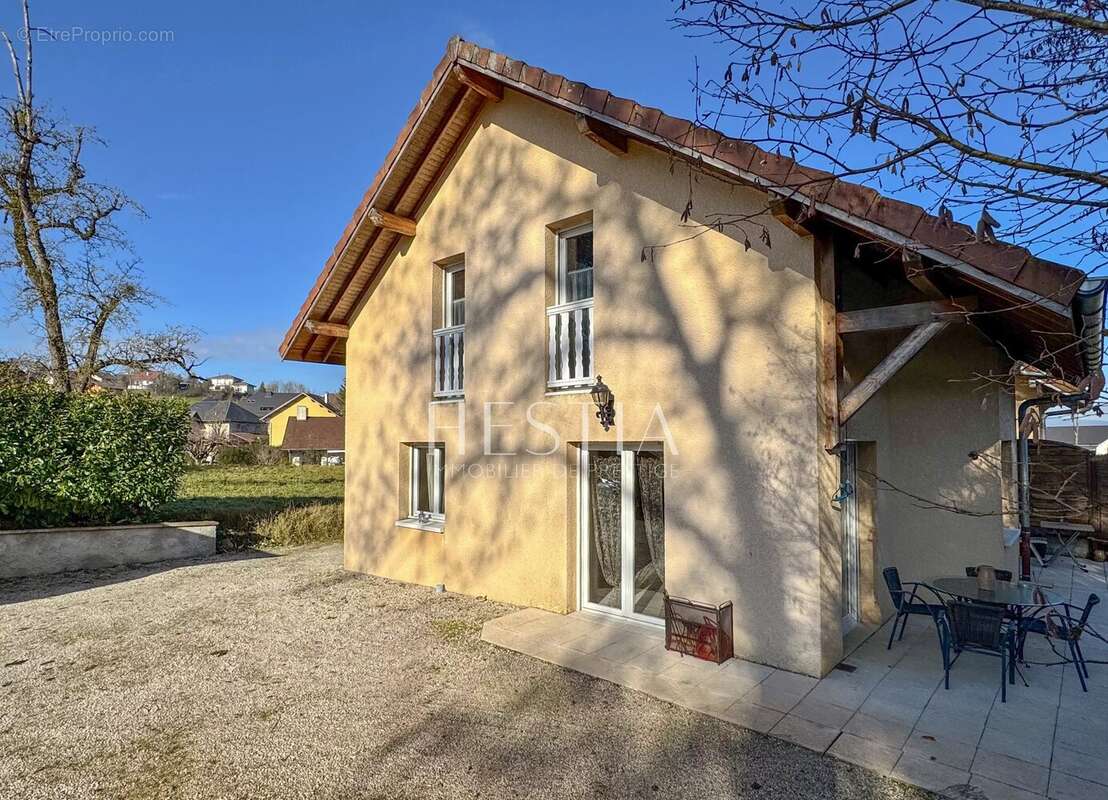 Maison à MONTAGNY-LES-LANCHES