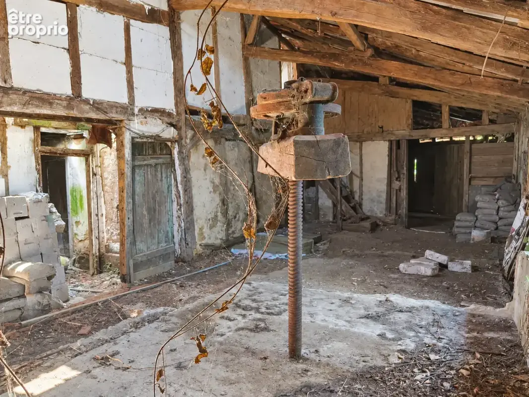 Laurède -Charme et authenticité   Ancienne maison à rénover sur terrain de 565 m2 - photo 5
