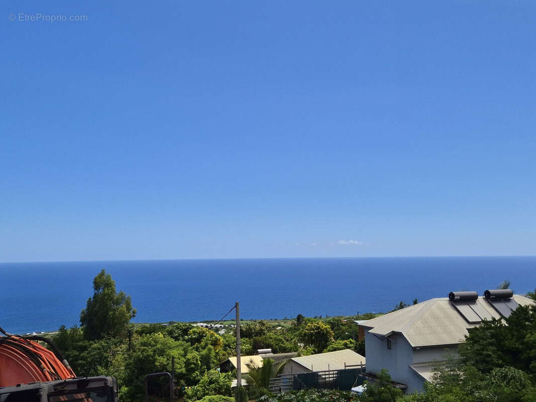 Terrain 274 m² à Le Port  - photo 3