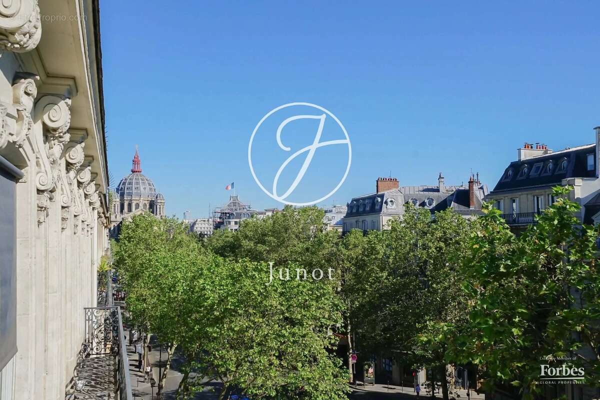 Appartement à PARIS-8E